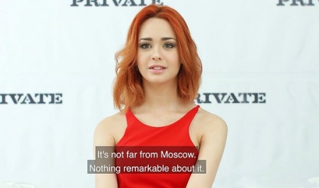 Скромная рыжуха на интервью проговорилась: обожает сосать члены! Лучшая HD порнуха